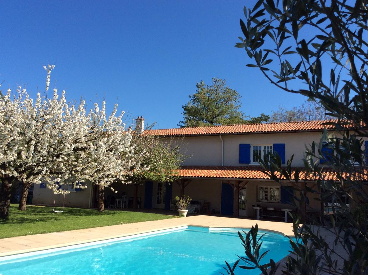 Le Relais Du Grand Logis Acomodação com café da manhã Civrieux Exterior foto
