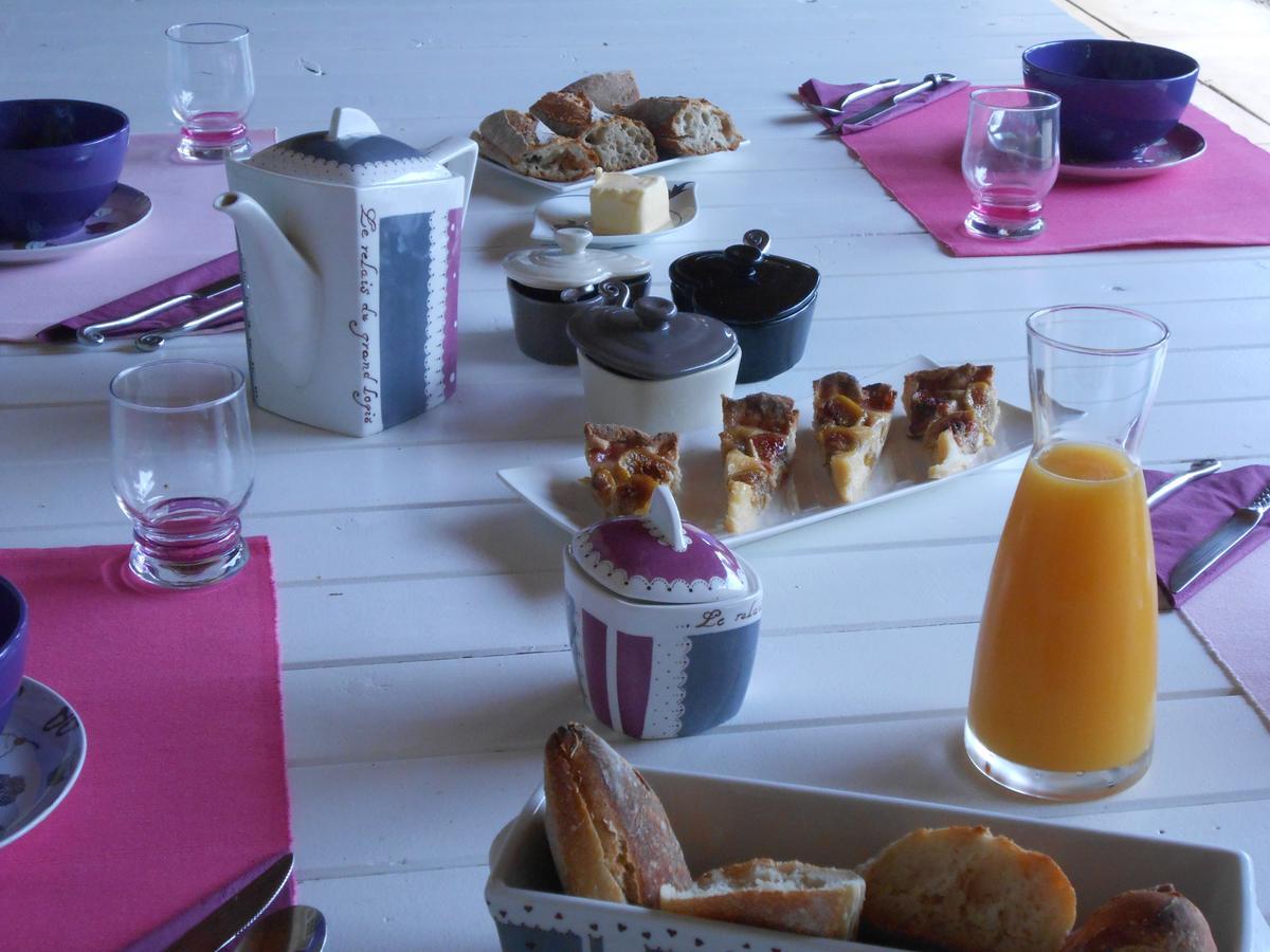 Le Relais Du Grand Logis Acomodação com café da manhã Civrieux Exterior foto